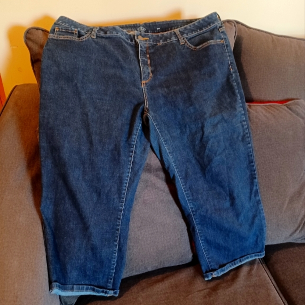 St John's  bay dark denim capris size 24W (062724D)